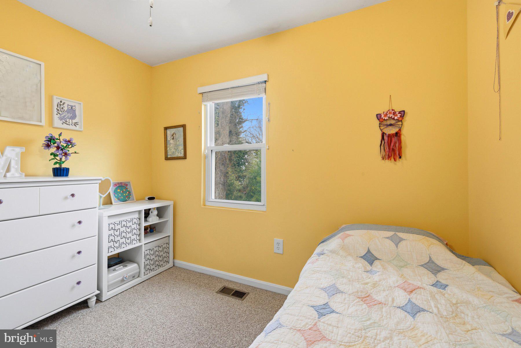 135 Kinsman View Circle Silver Spring, MD 20901 - Photo 23 of 30 Third Bedroom