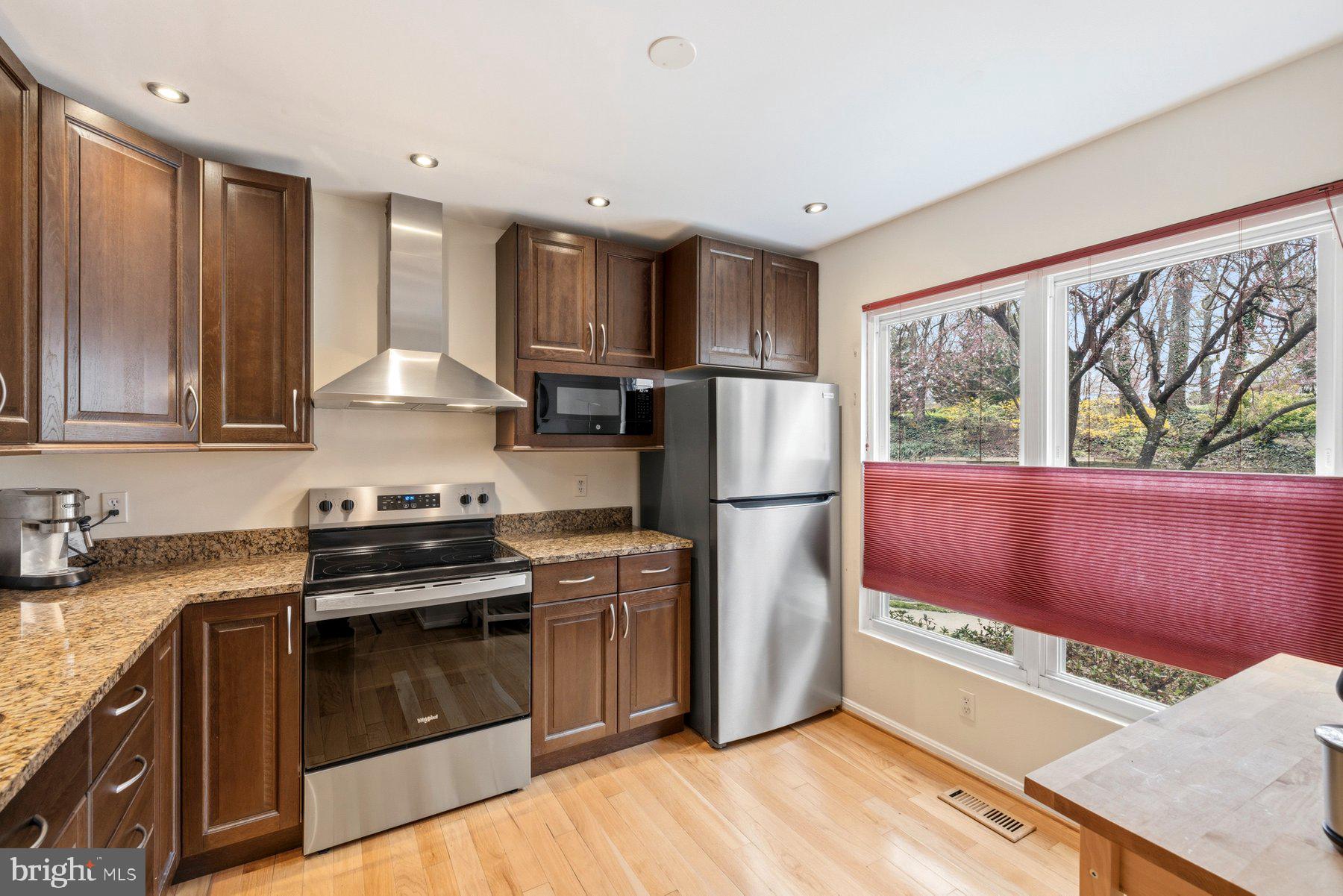 135 Kinsman View Circle Silver Spring, MD 20901 - Photo 9 of 30 Kitchen