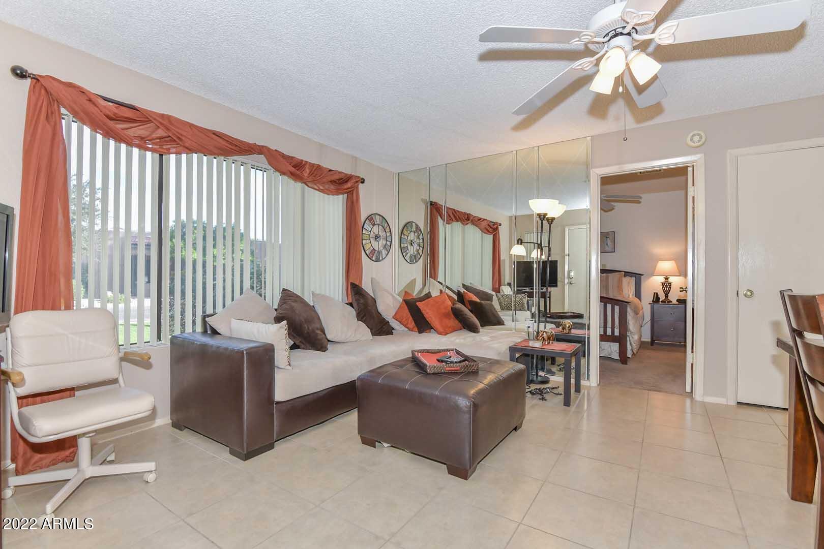 14300 West Bell Road, Unit 61 Surprise, AZ 85374 - Photo 4 of 33 Great Room2