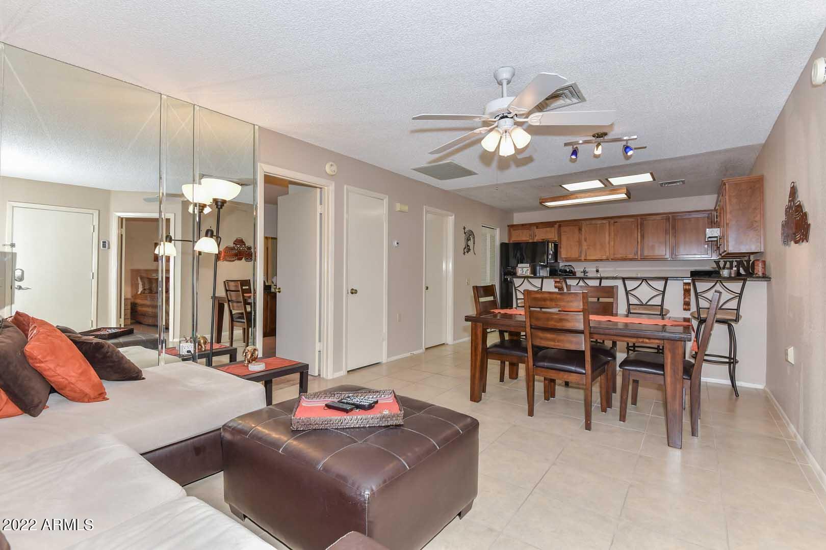 14300 West Bell Road, Unit 61 Surprise, AZ 85374 - Photo 5 of 33 Great Room