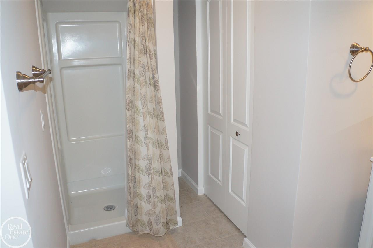 696 Baker Street Rochester Hills, MI 48307 - Photo 14 of 22