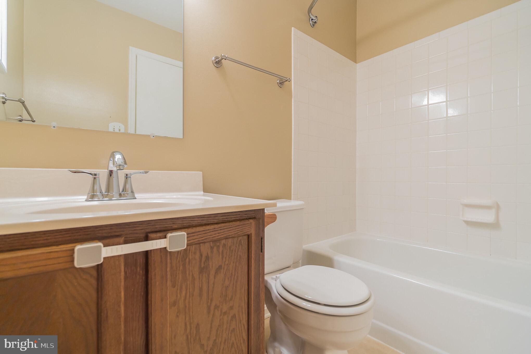 7314 Spring View Court Springfield, VA 22153 - Photo 17 of 23 Upper level hall bath.