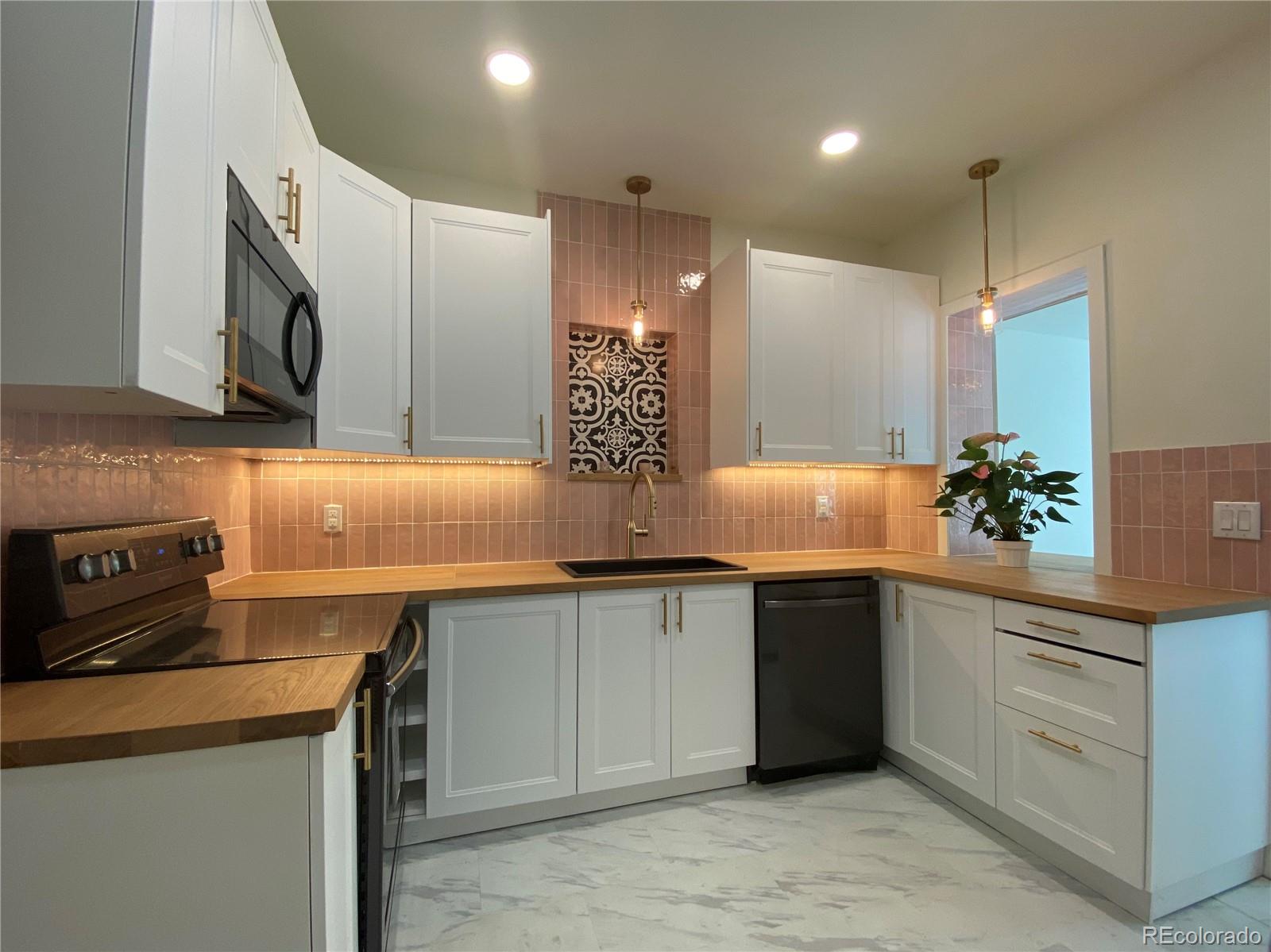 2112 Glenarm Place Denver, CO 80205 - Photo 5 of 24