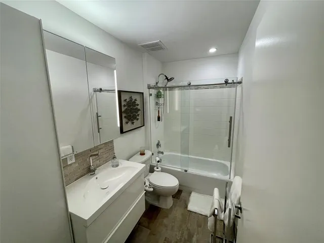 $3,200 | 444 Northeast 30th Street, Unit 1006, Miami, FL 33137