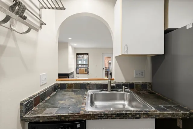 $3,300 | 18 East Springfield Street, Unit 183, Boston, MA 02118