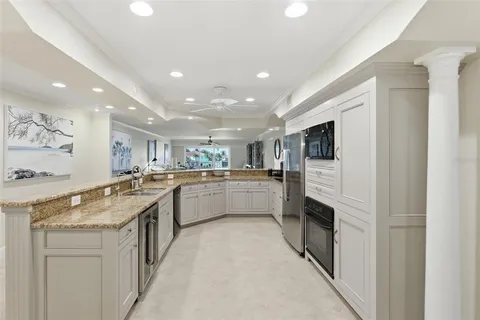 $989,000 | 544 Pinellas Bayway South, Unit F9, Tierra Verde, FL 33715