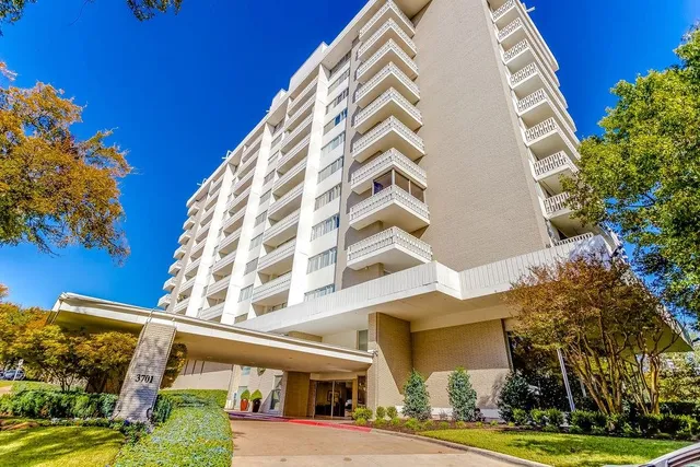 a view of garden with tall buildings