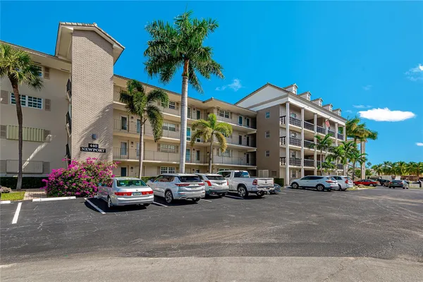 $2,000 | 440 Paradise Isle Boulevard, Unit 105, Hallandale Beach, FL 33009