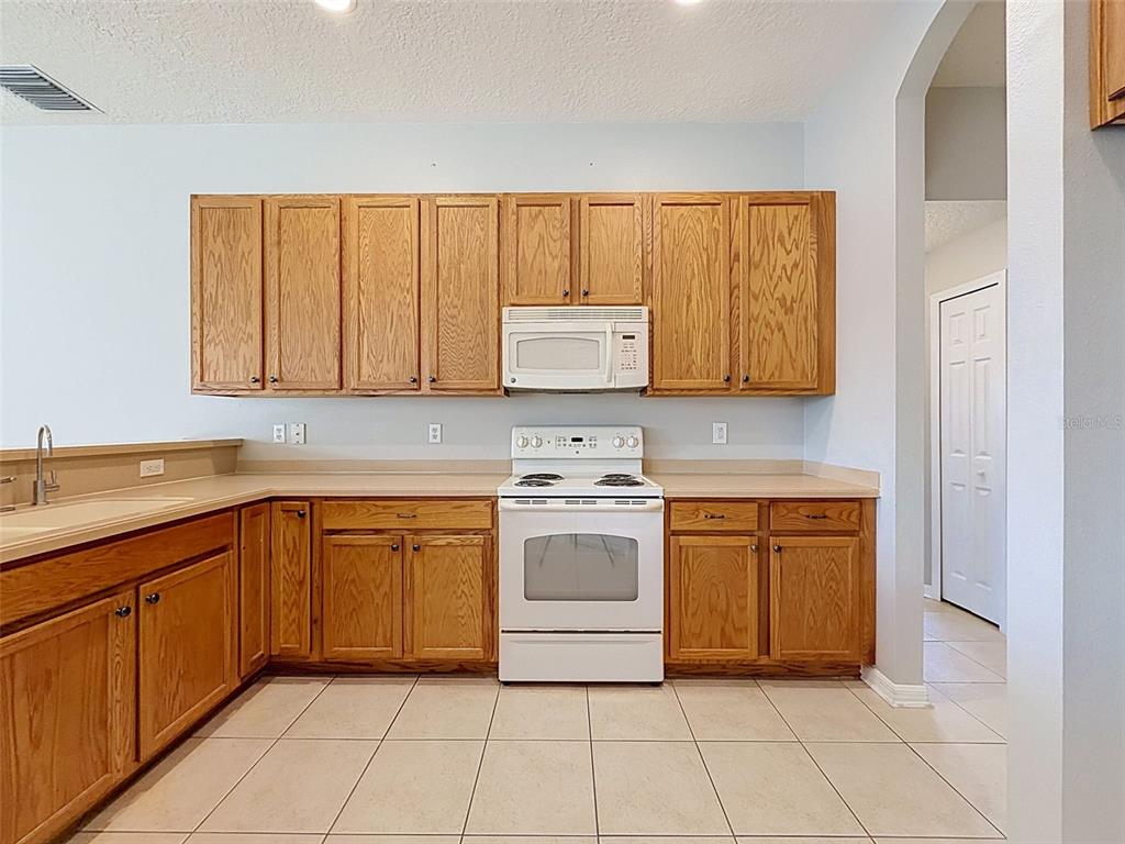 2021 Rutherford Drive Dover, FL 33527 - Photo 17 of 54