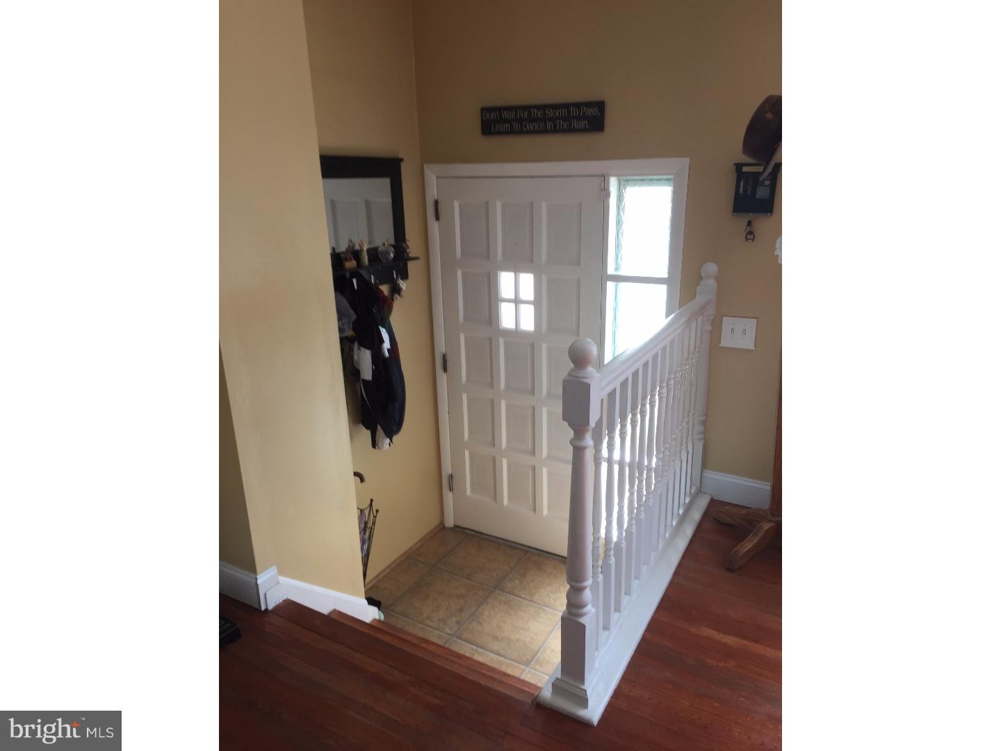12520 Richton Road Philadelphia, PA 19154 - Photo 2 of 25 Foyer