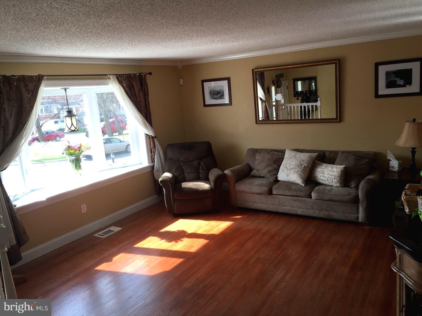 12520 Richton Road Philadelphia, PA 19154 - Photo 3 of 25 Living Room