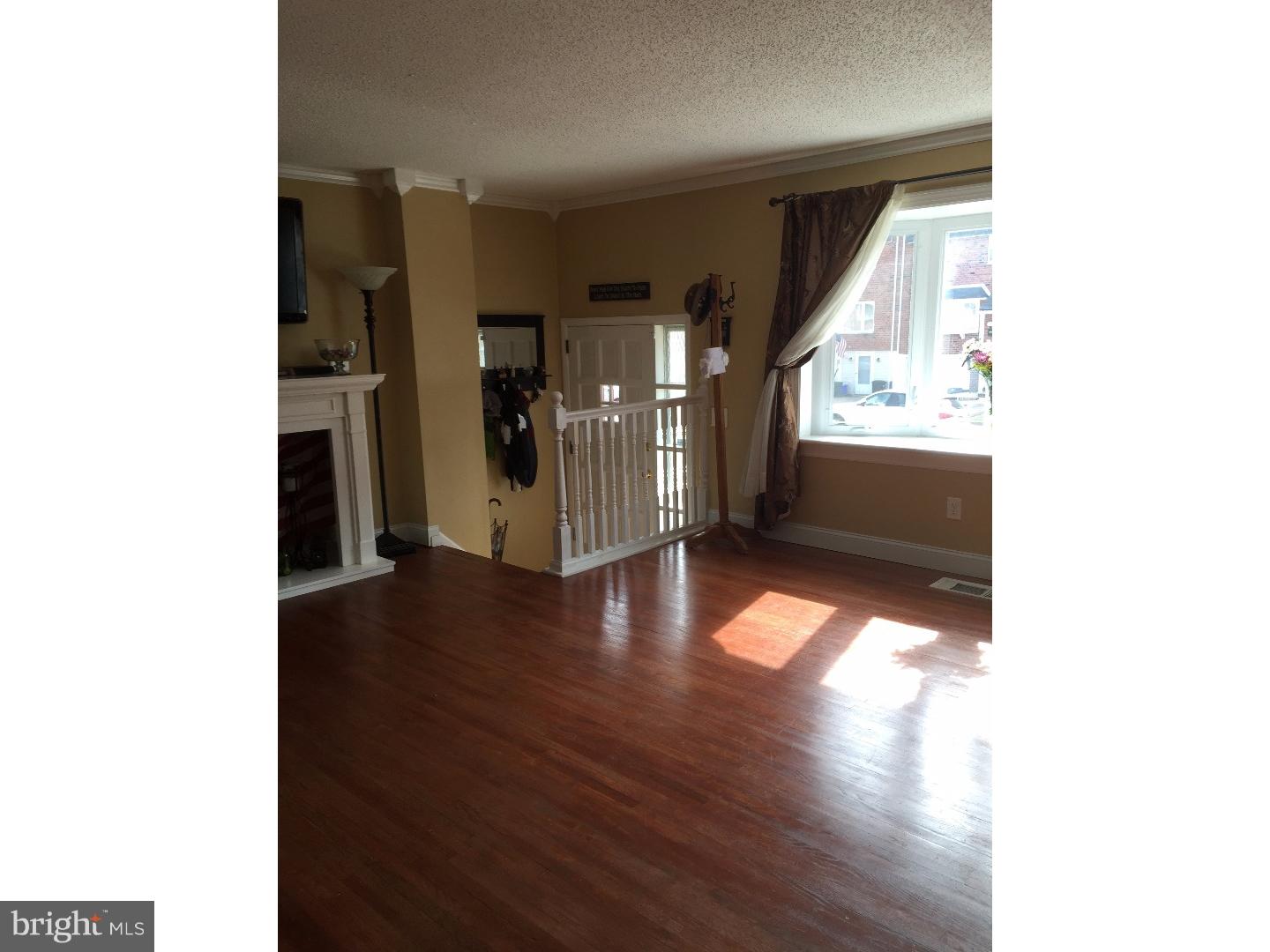 12520 Richton Road Philadelphia, PA 19154 - Photo 5 of 25 Living Room