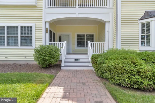 a view of entrance of the house