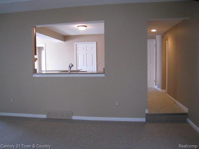 47152 Rosemary Road Macomb, MI 48044 - Photo 9 of 25 IMG_1044.JPG