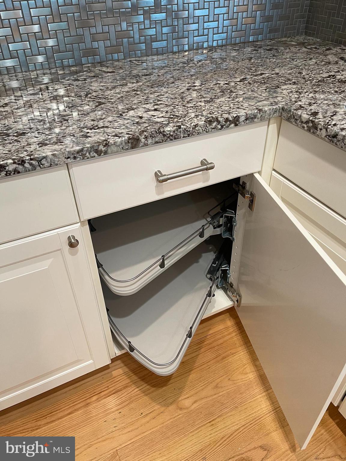 1409 Newport Spring Court Reston, VA 20194 - Photo 14 of 47 WELL THOUGHT OUT CABINETS