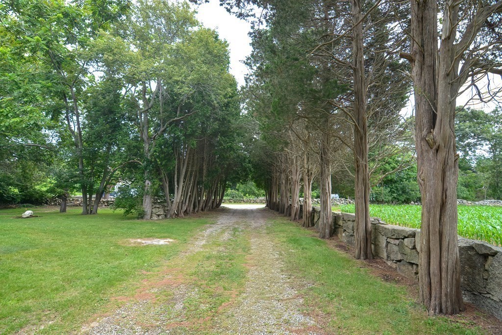 573 Main Road Westport, MA 02790 - Photo 5 of 42 Gallery Image 5