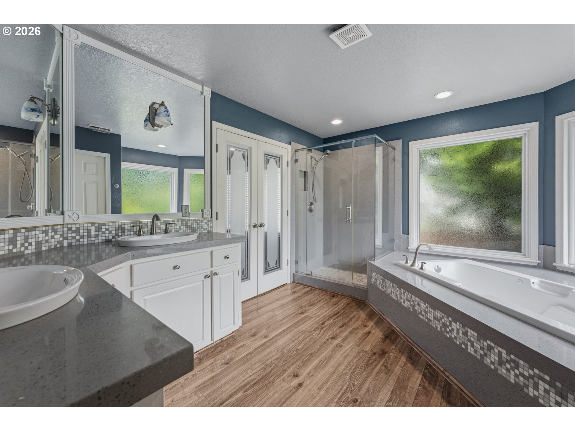 5825 Ridgetop Court Lake Oswego, OR 97035 - Photo 32 of 46 Laundry