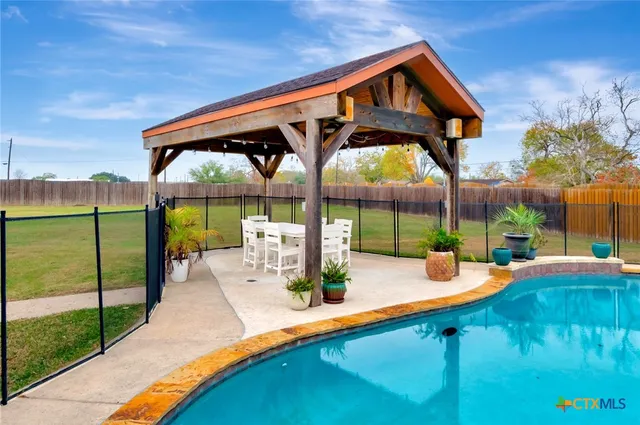 $619,900 | 20 Stone Meadow, Victoria, TX 77905