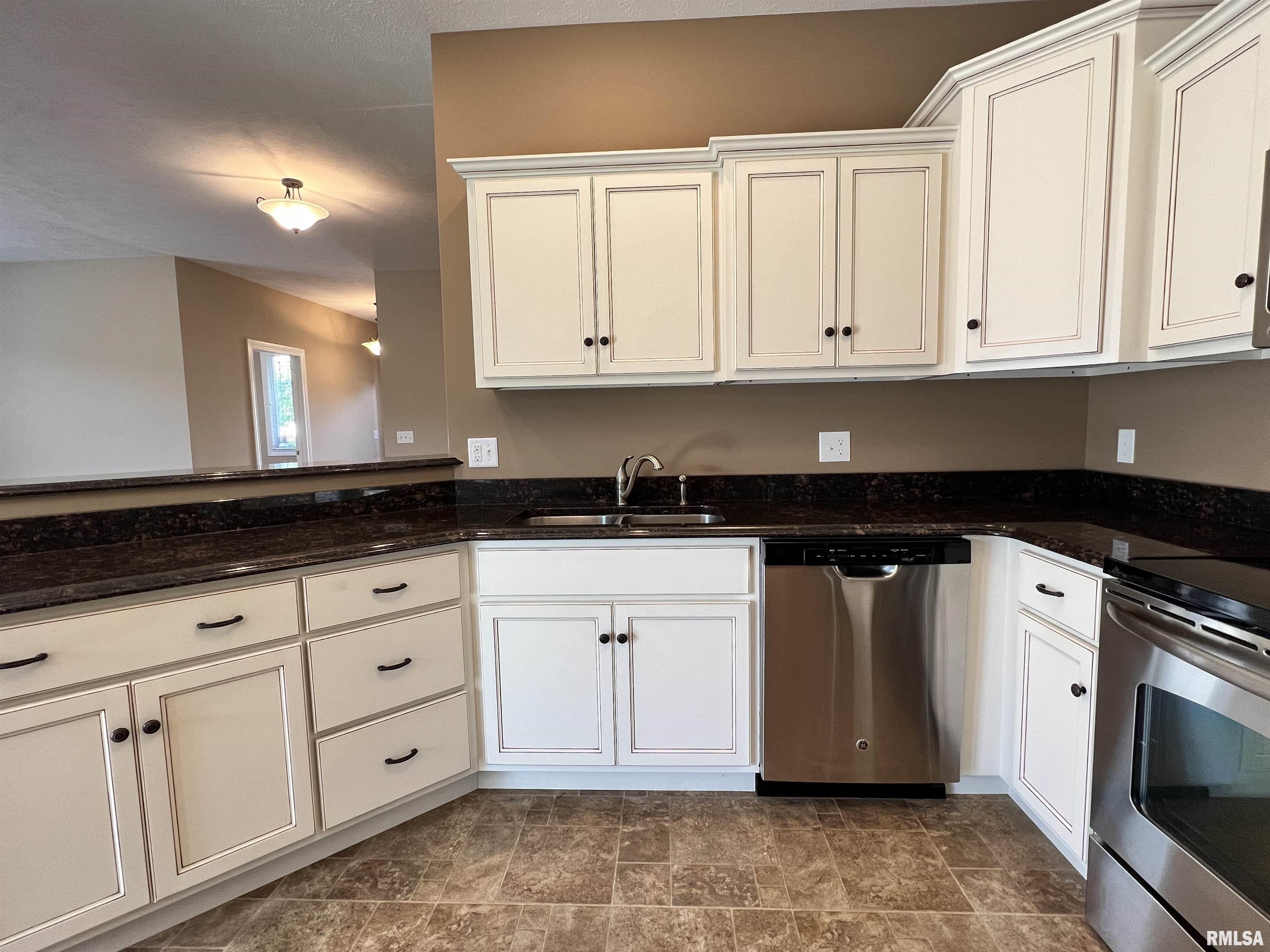 3404 Pinyon Drive Springfield, IL 62711 - Photo 12 of 35