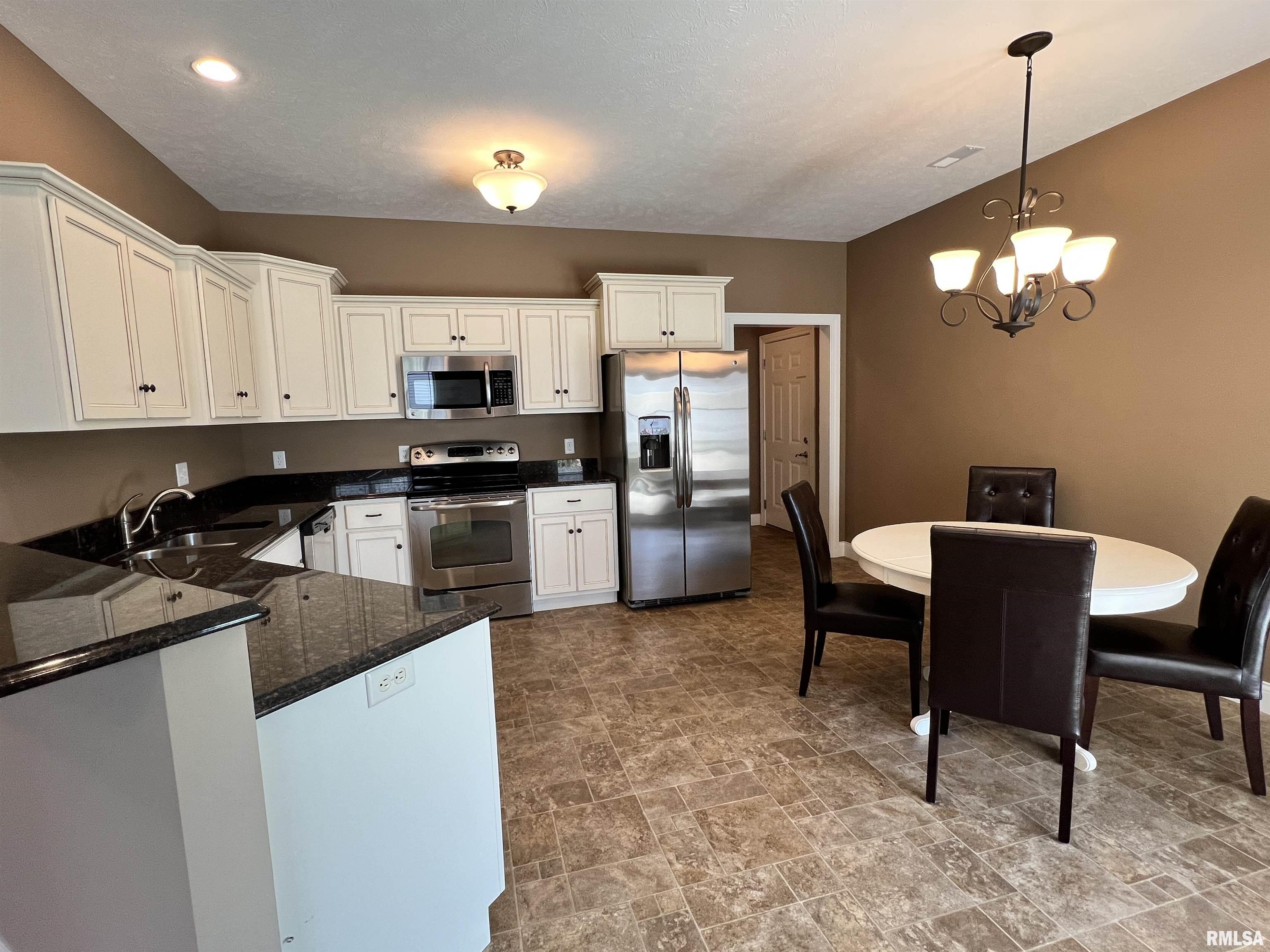 3404 Pinyon Drive Springfield, IL 62711 - Photo 10 of 35