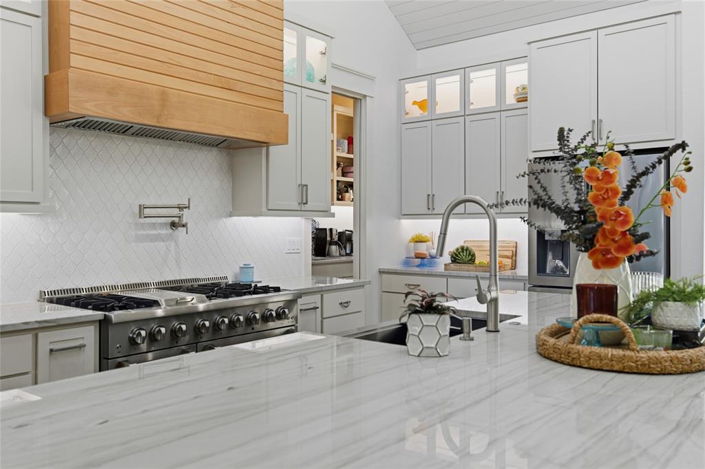 8701 Zebra Crossing Larue, TX 75770 - Photo 20 of 38 a kitchen with furniture a stove and a wooden floor