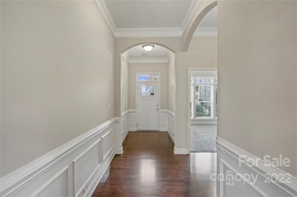 9010 Inverness Bay Road Charlotte, NC 28278 - Photo 3 of 42 Gallery Image 3
