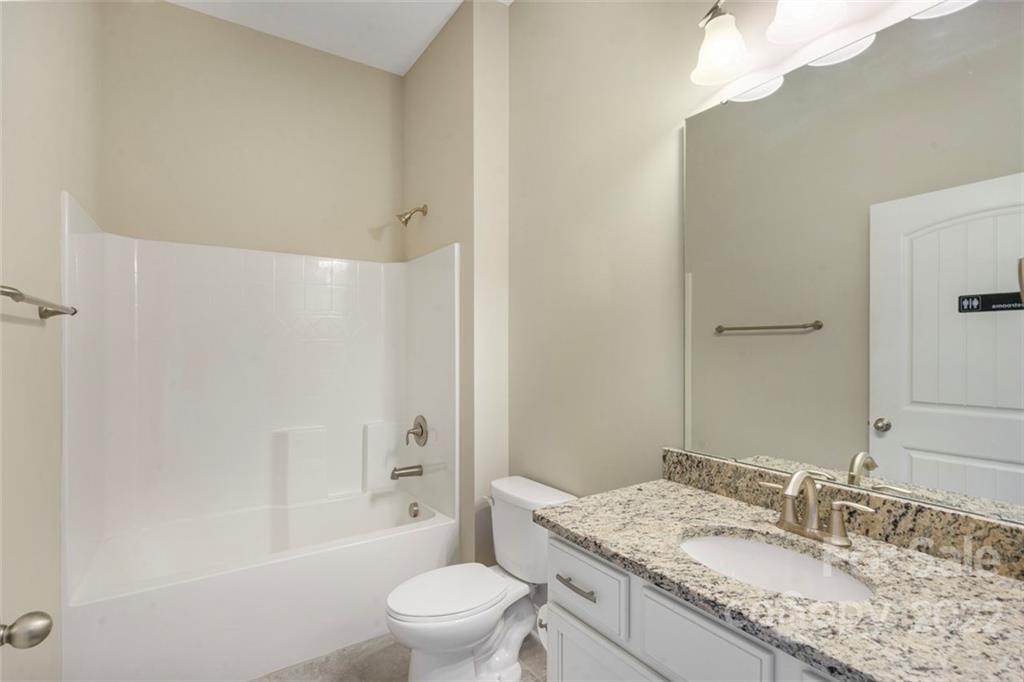 9010 Inverness Bay Road Charlotte, NC 28278 - Photo 5 of 42 Gallery Image 5