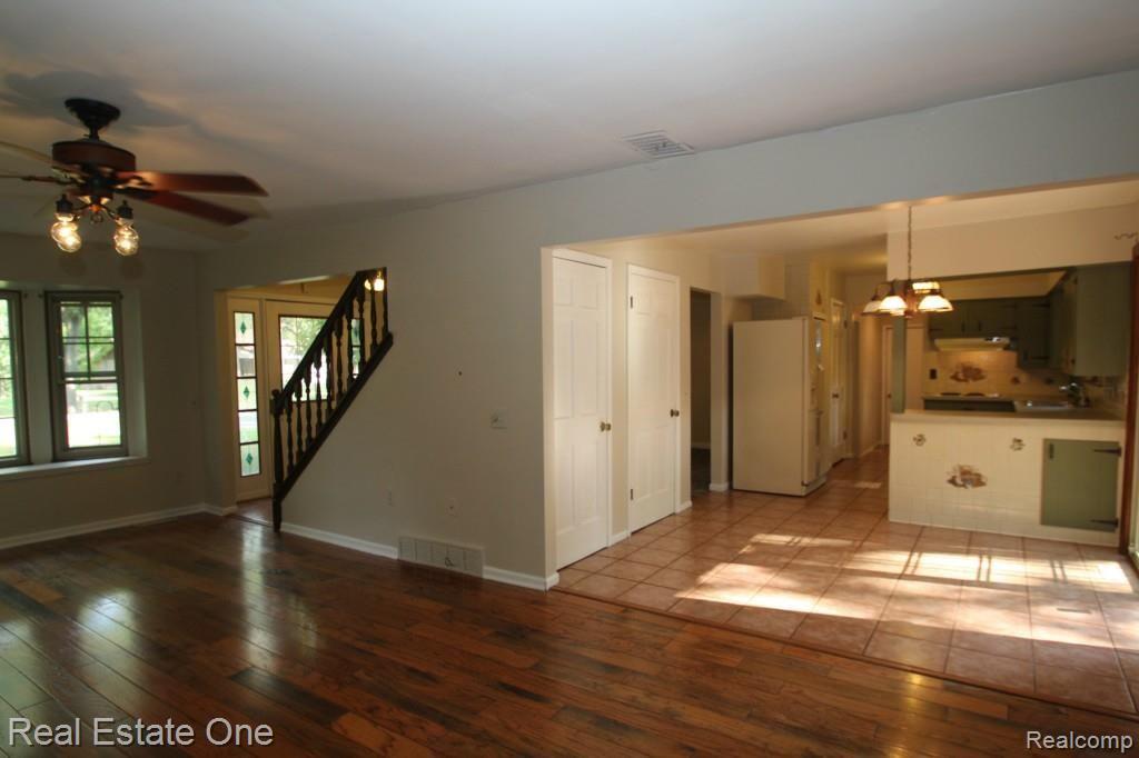 1335 Grebe Road Highland, MI 48357 - Photo 3 of 40 IMG_7496.jpg
