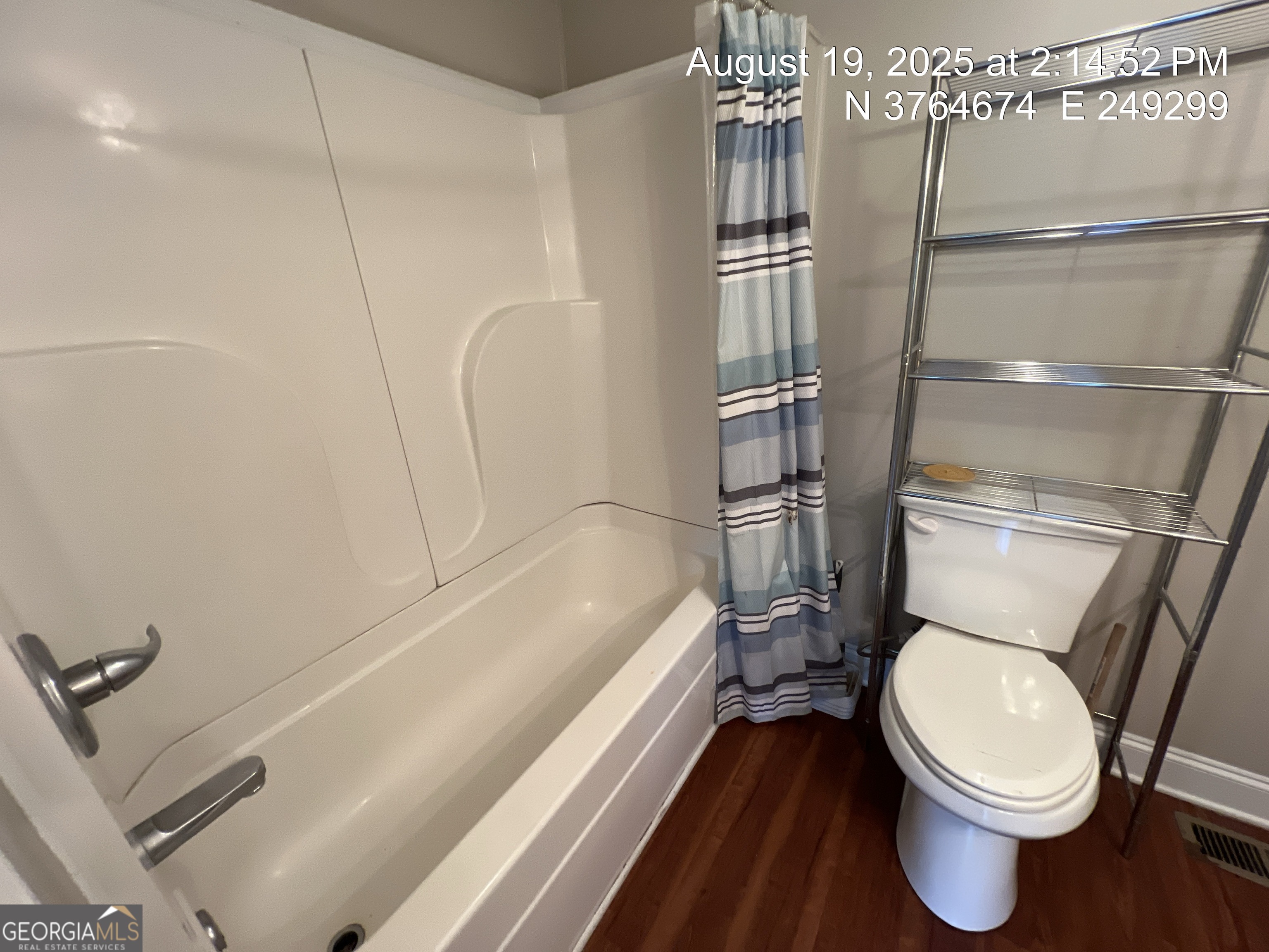 186 Georgia Avenue, Unit B Winder, GA 30680 - Photo 16 of 24 a bathroom with a toilet and a bathtub
