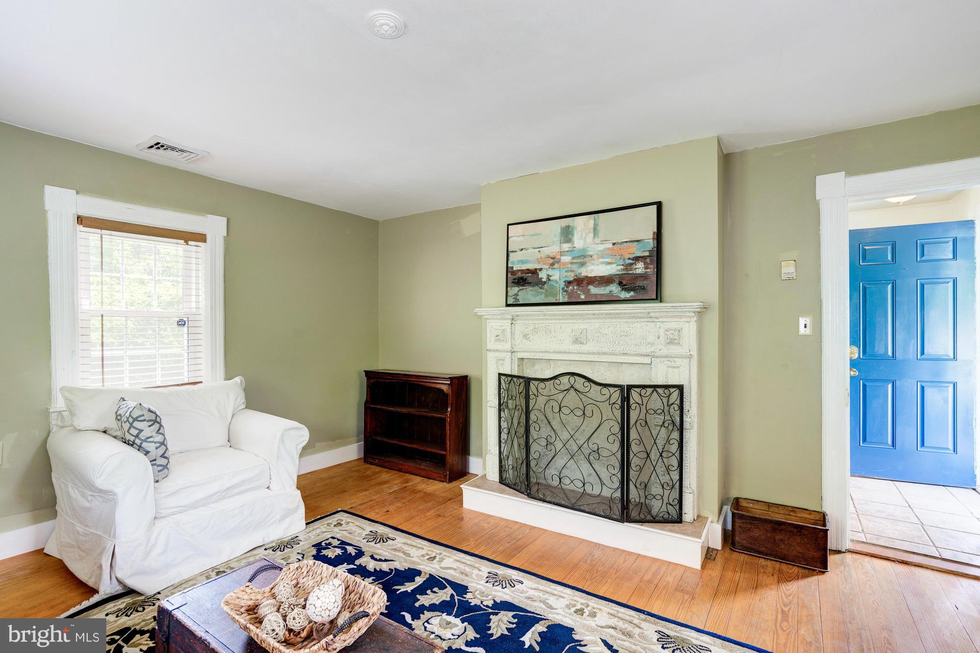 3248 Fortune Mountain Road Marshall, VA 20115 - Photo 6 of 21 Living Room