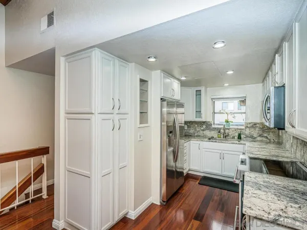 $3,425 | 4566 West Point Loma Boulevard, San Diego, CA 92107