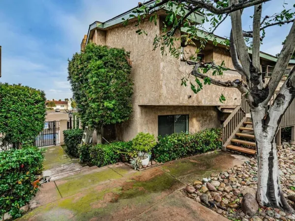 $3,425 | 4566 West Point Loma Boulevard, San Diego, CA 92107