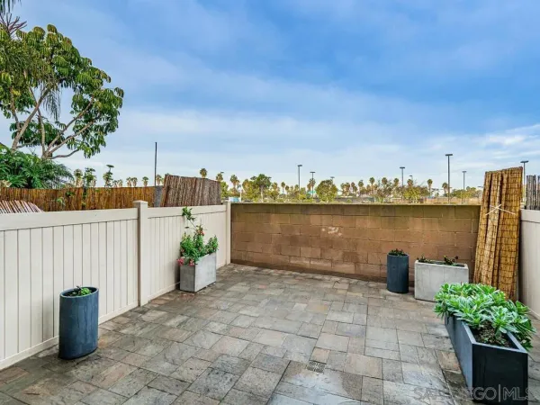 $3,425 | 4566 West Point Loma Boulevard, San Diego, CA 92107