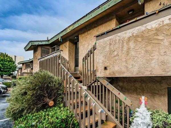 $3,425 | 4566 West Point Loma Boulevard, San Diego, CA 92107