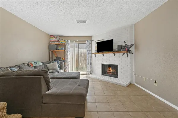$1,700 | 621 Carriagehouse Lane, Unit 2, Garland, TX 75040