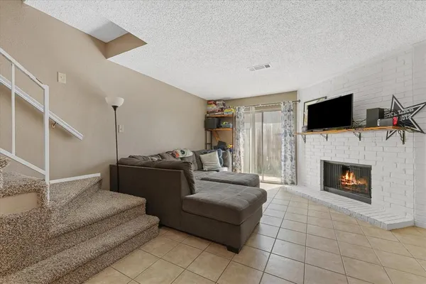 $1,700 | 621 Carriagehouse Lane, Unit 2, Garland, TX 75040