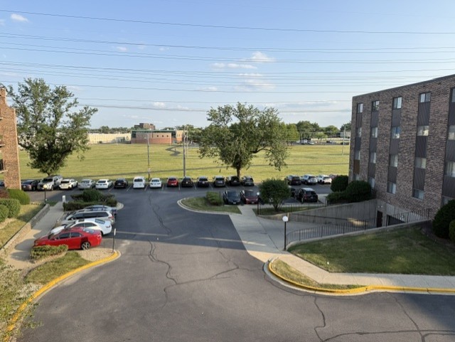 601 West Huntington Commons Road, Unit 302 Mount Prospect, IL 60056 - Photo 13 of 17