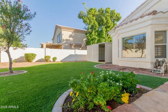 a view of back yard of the house