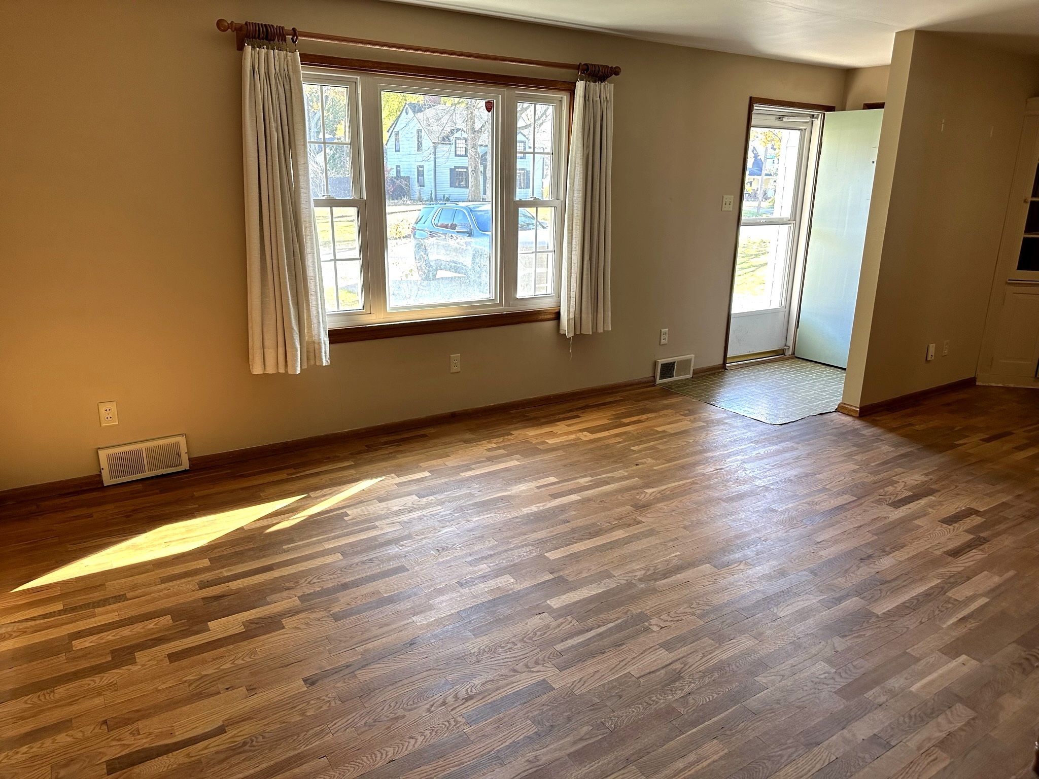 405 South Umbarger Road Muncie, IN 47304 - Photo 4 of 40 Gallery Image 4