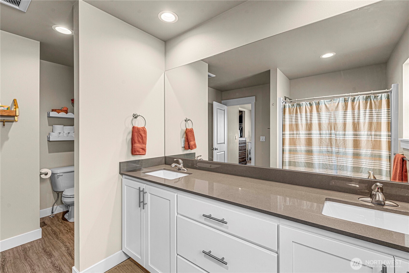 183 Emma Drive Wenatchee, WA 98801 - Photo 27 of 34 a bathroom with a granite countertop sink and a mirror