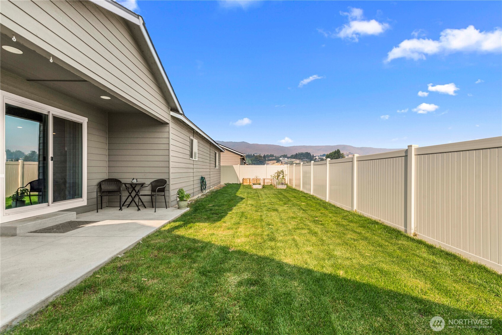 183 Emma Drive Wenatchee, WA 98801 - Photo 29 of 34 a swimming pool with outdoor seating and yard