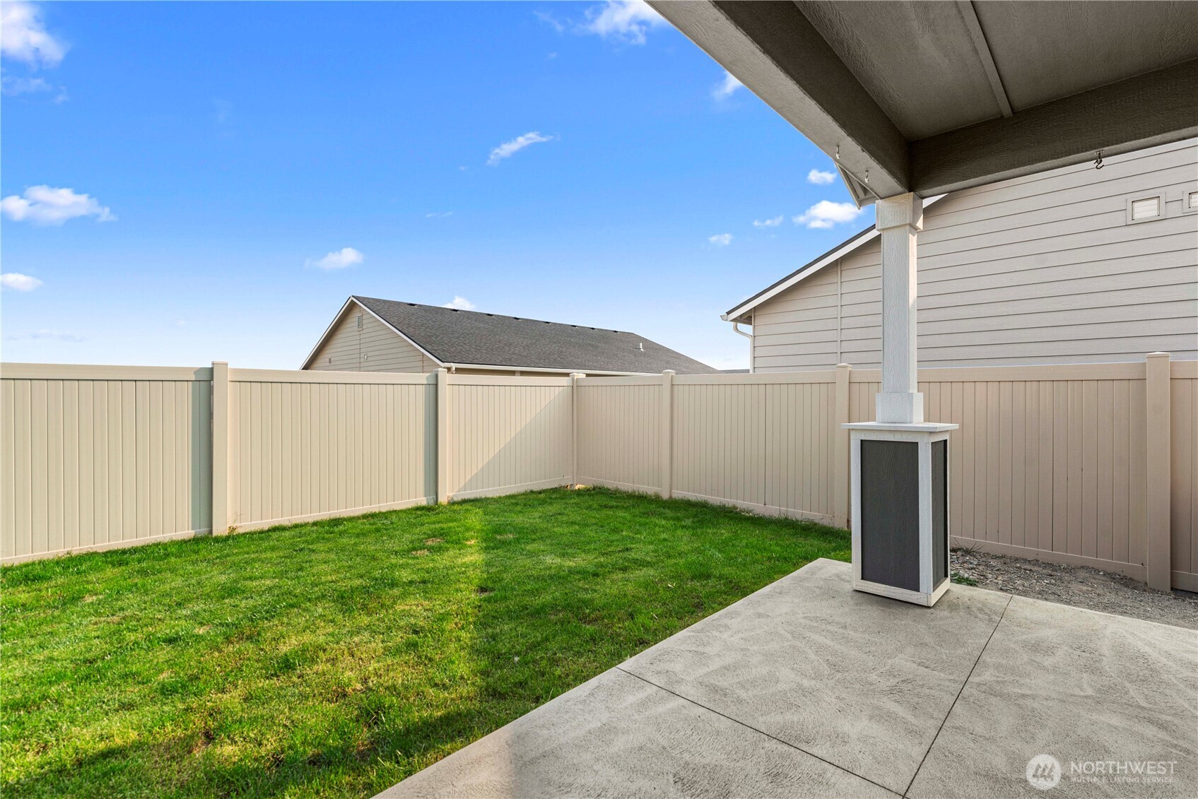 183 Emma Drive Wenatchee, WA 98801 - Photo 33 of 34 a view of a back yard of the house