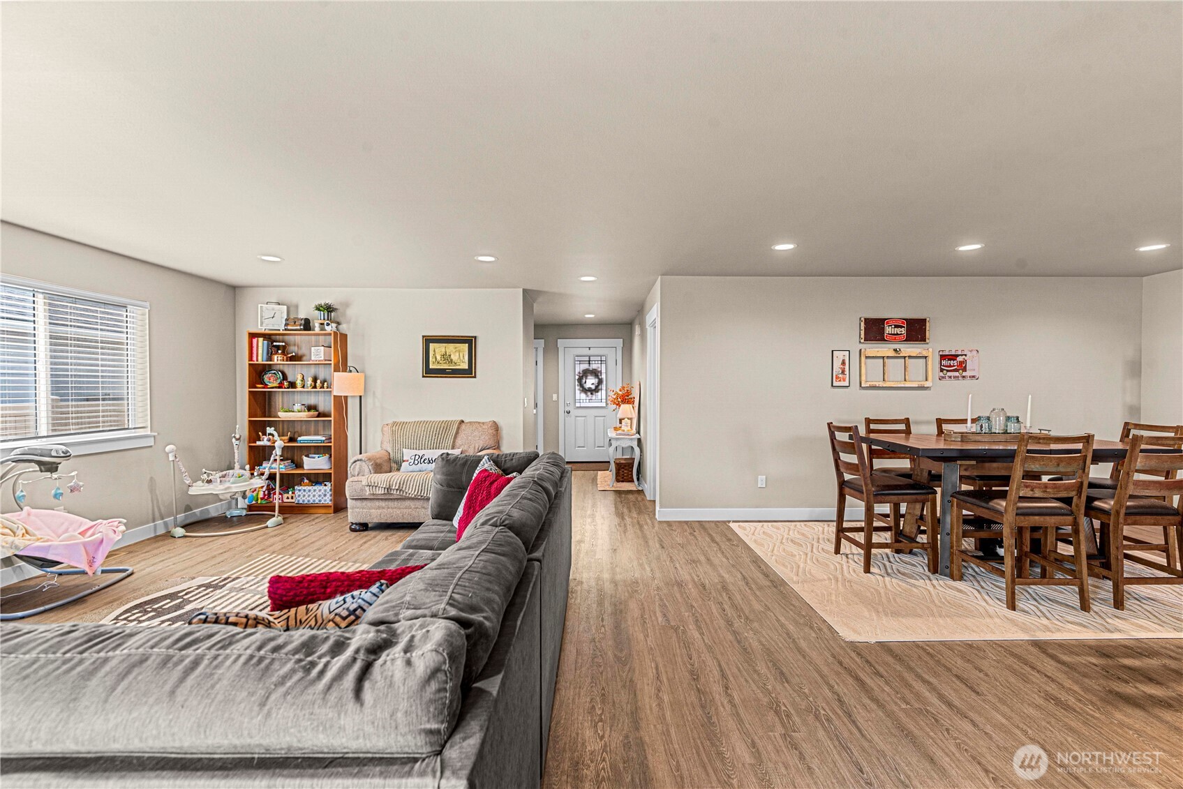 183 Emma Drive Wenatchee, WA 98801 - Photo 7 of 34 a living room with furniture and wooden floor