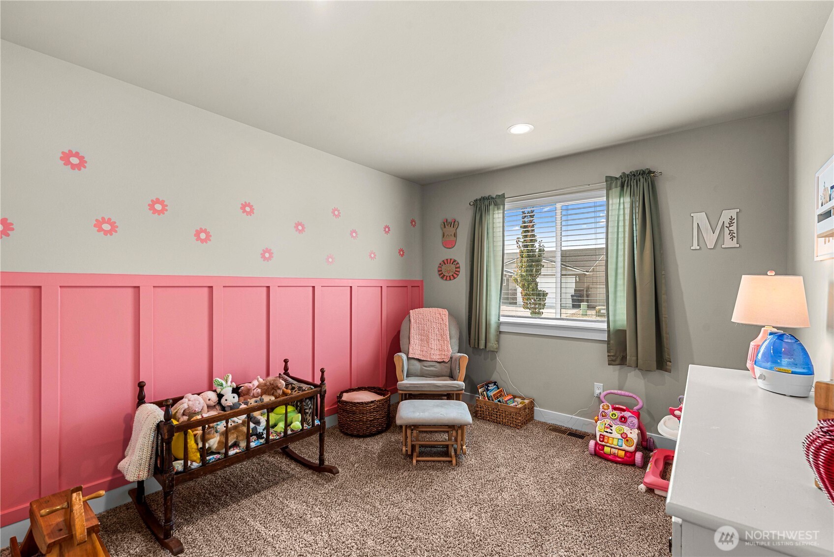 183 Emma Drive Wenatchee, WA 98801 - Photo 8 of 34 a living room with furniture and a window