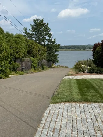 $1,250,000 | 18 Little Point Street, Essex, CT 06426