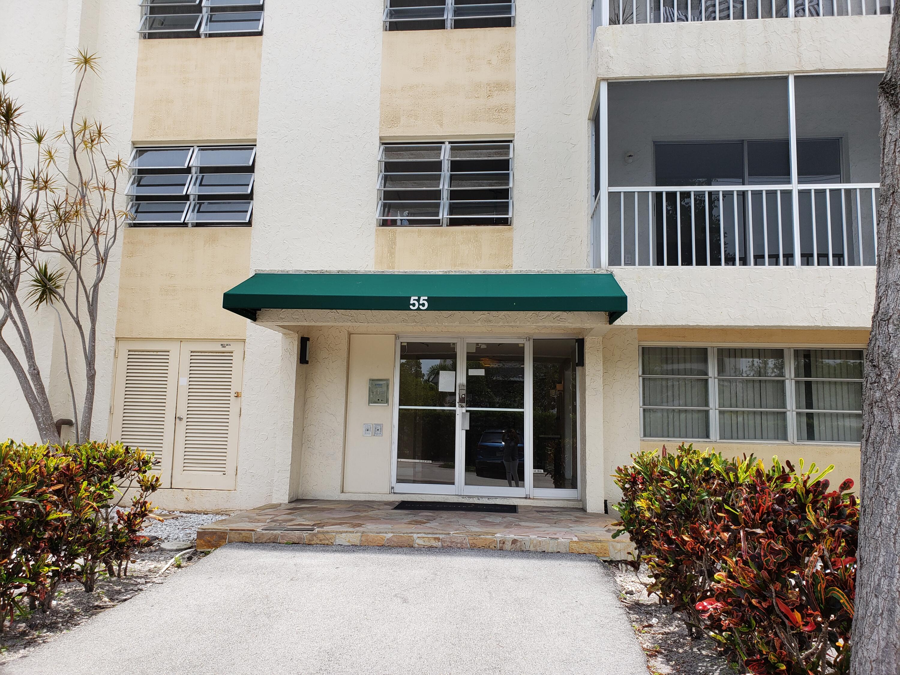 55 Southwest 2nd Avenue, Unit 5110 Boca Raton, FL 33432 - Photo 2 of 16 Secured entry