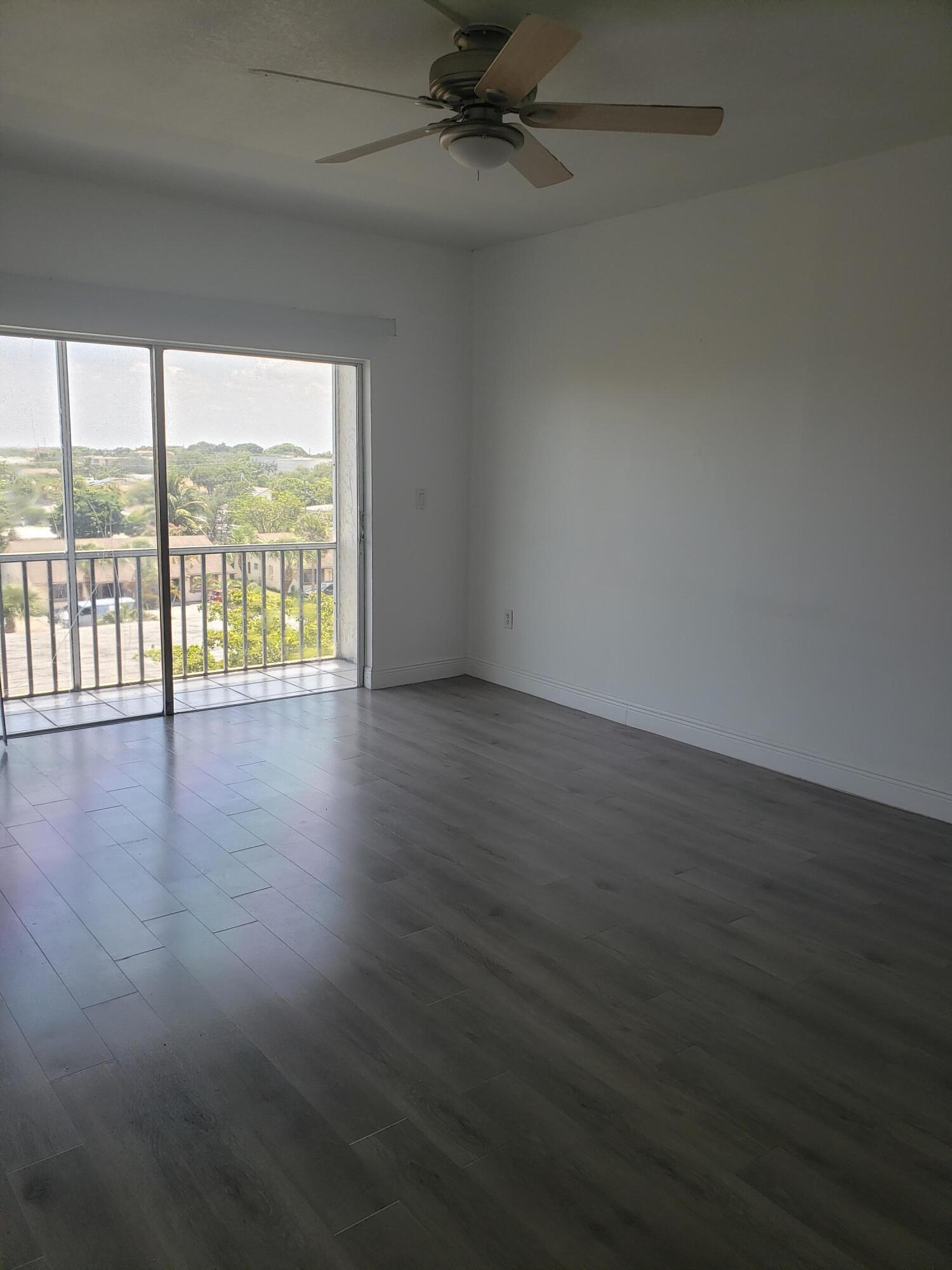 55 Southwest 2nd Avenue, Unit 5110 Boca Raton, FL 33432 - Photo 5 of 16 Living/Dining