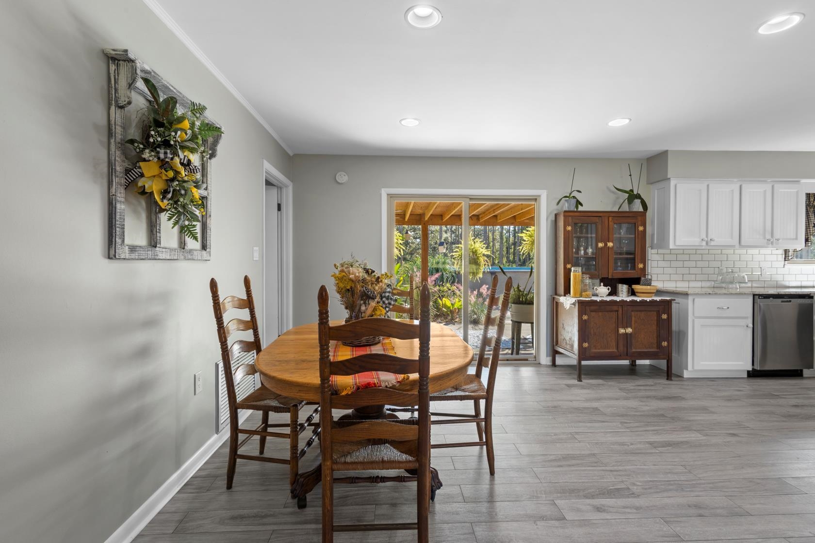 402 Bishop Boulevard Perry, FL 32347 - Photo 2 of 39