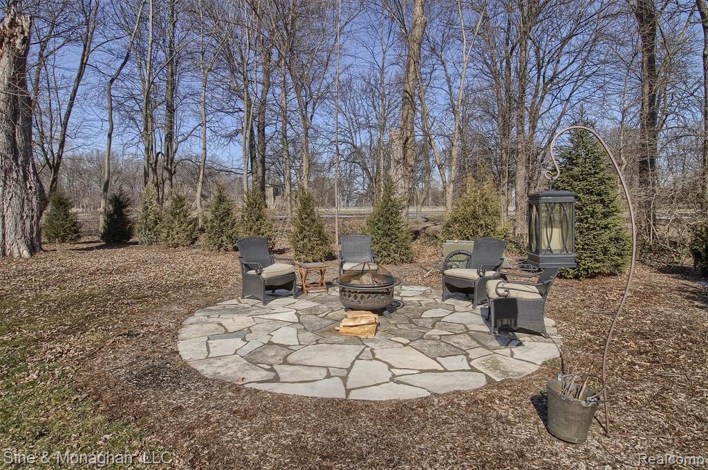 1017 Lake Shore Road Grosse Pointe Shores, MI 48236 - Photo 41 of 55