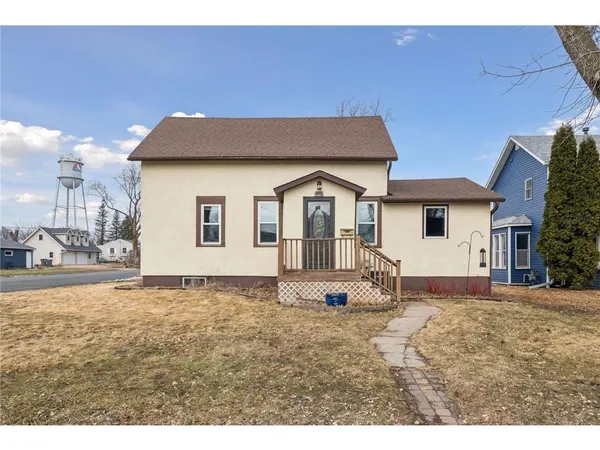 $2,395 | 500 East 1st Street, Waconia, MN 55387